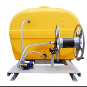 Cuve d'arrosage en PE sur plateau 1000 L électrique